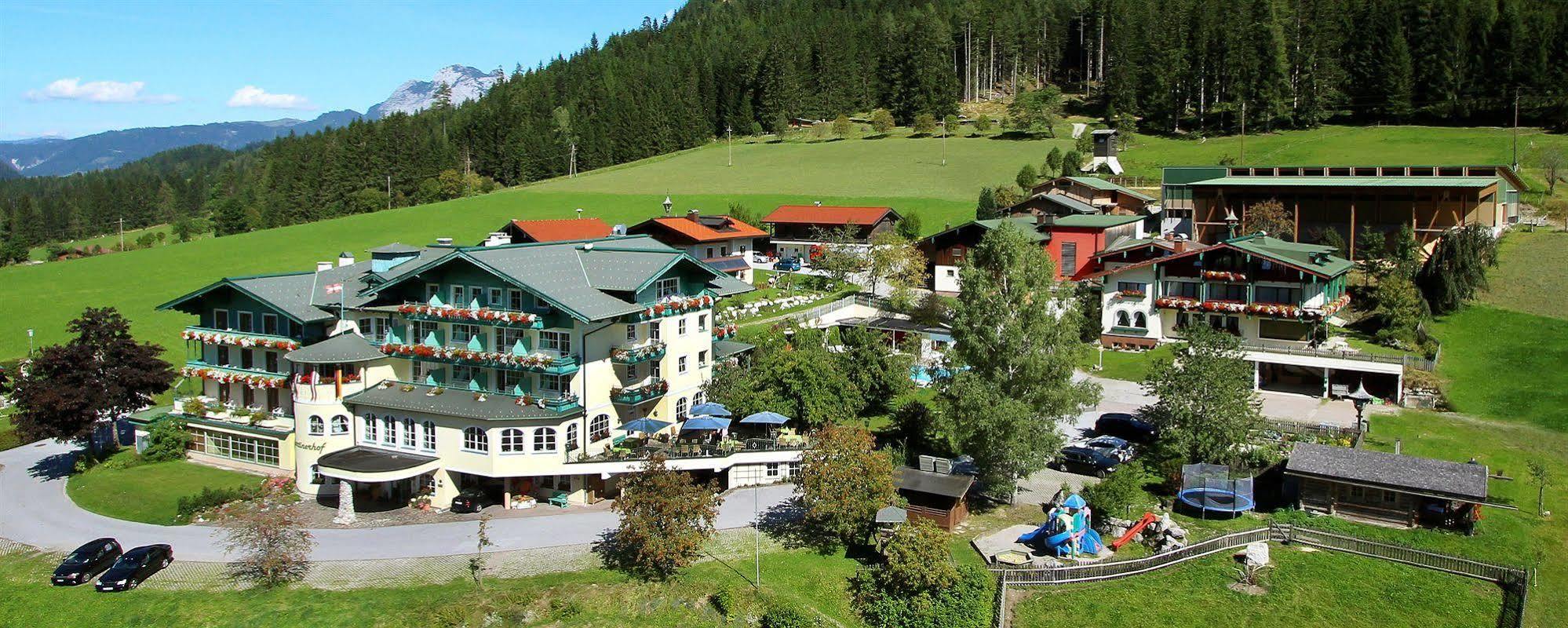 Wohlfuehlresort Und Feriengut Martinerhof Санкт-Мартин-ам-Тенненгебирге Экстерьер фото